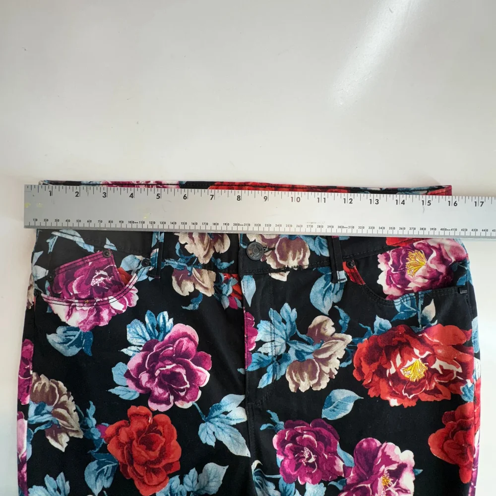 Chico's Women's 1R US 8R Multi Denim Jean Regal Floral Rose Jegging Pants NWT - Picture 9 of 14